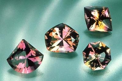 Bốn viên ngọc quý chết người!