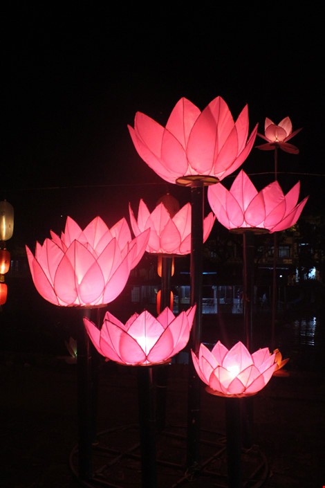 Huế lung linh trong mùa Phật đản