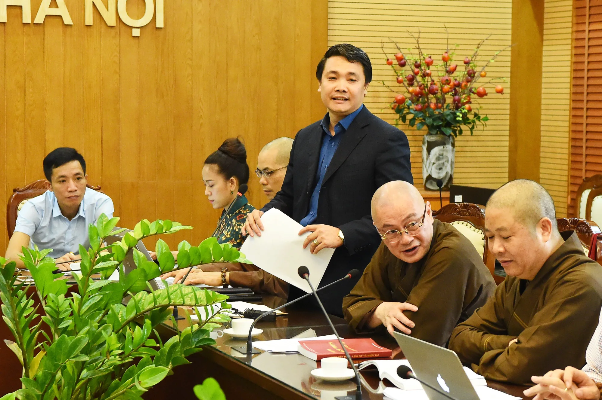 UBND Huyện Thanh Trì : Họp triển khai kế hoạch tổ chức Hội thảo khoa học tôn vinh về nhân vật Lịch sử " Sư bà Phương Dung và Tu bổ Tôn tạo khu Lăng mộ ", nhân dịp Thủ đô kỷ niệm 1010 năm Thăng long Hà Nội