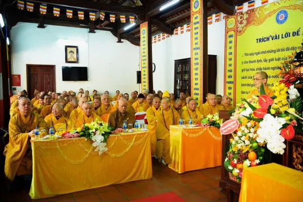 Chư Tôn đức tham dự tại chùa Hoè Nhai
