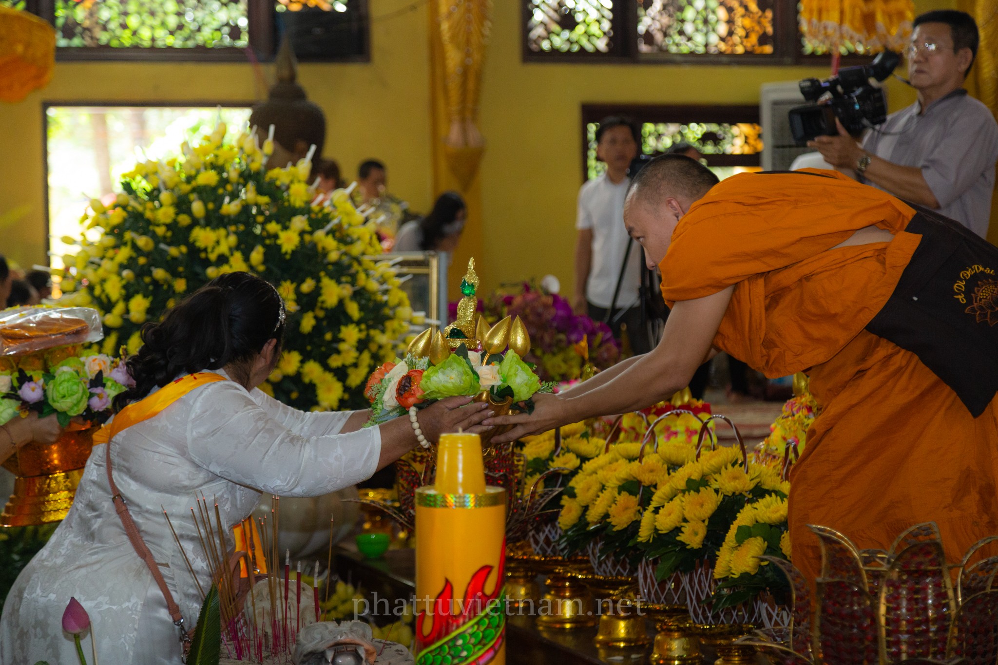 Đồng Nai: Đại lễ dâng y Kathina tại thiền viện Phước Sơn PL.2564-60
