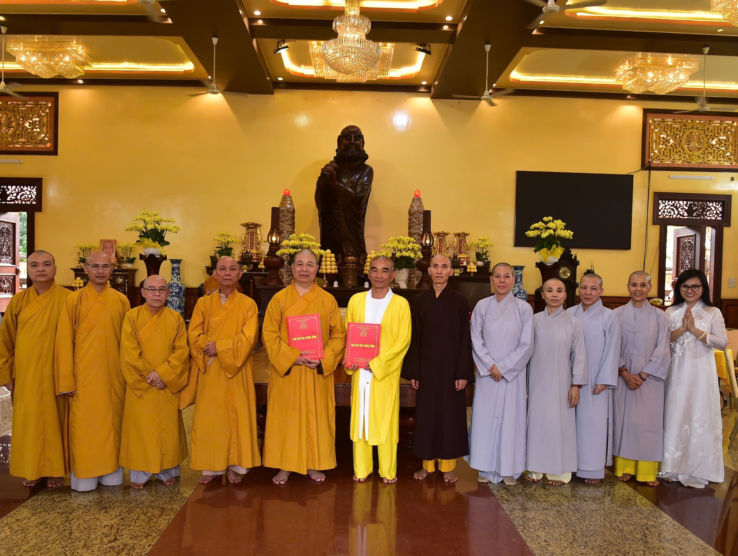 Đoàn công tác Ban Văn hóa TƯ ký kết hợp tác tổ chức chương trình âm nhạc Vesak quốc tế-2