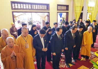 Phó Thủ tướng Thường trực Trương Hoà Bình viếng Đại lão HT.Thích Thanh Sam