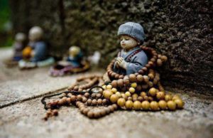 Bạn không biết rằng mình ở trong miệng người khác có bao nhiêu phiên bản, nên chỉ cần làm tốt việc mình là đủ!