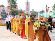 Rước tượng Ngọc Phật Thích Ca nặng 3,8 tấn