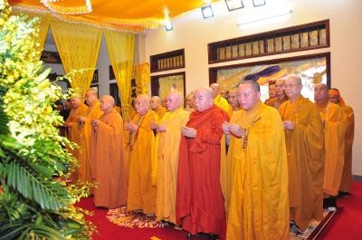 Trung ương Giáo hội kính viếng tang Đại lão HT. Thích Thanh Sam