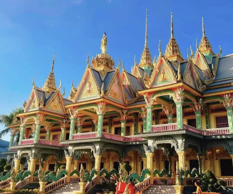 Một số đặc điểm kiến trúc và tranh tượng chùa Khmer ở Việt Nam hiện nay từ góc nhìn Tôn giáo học