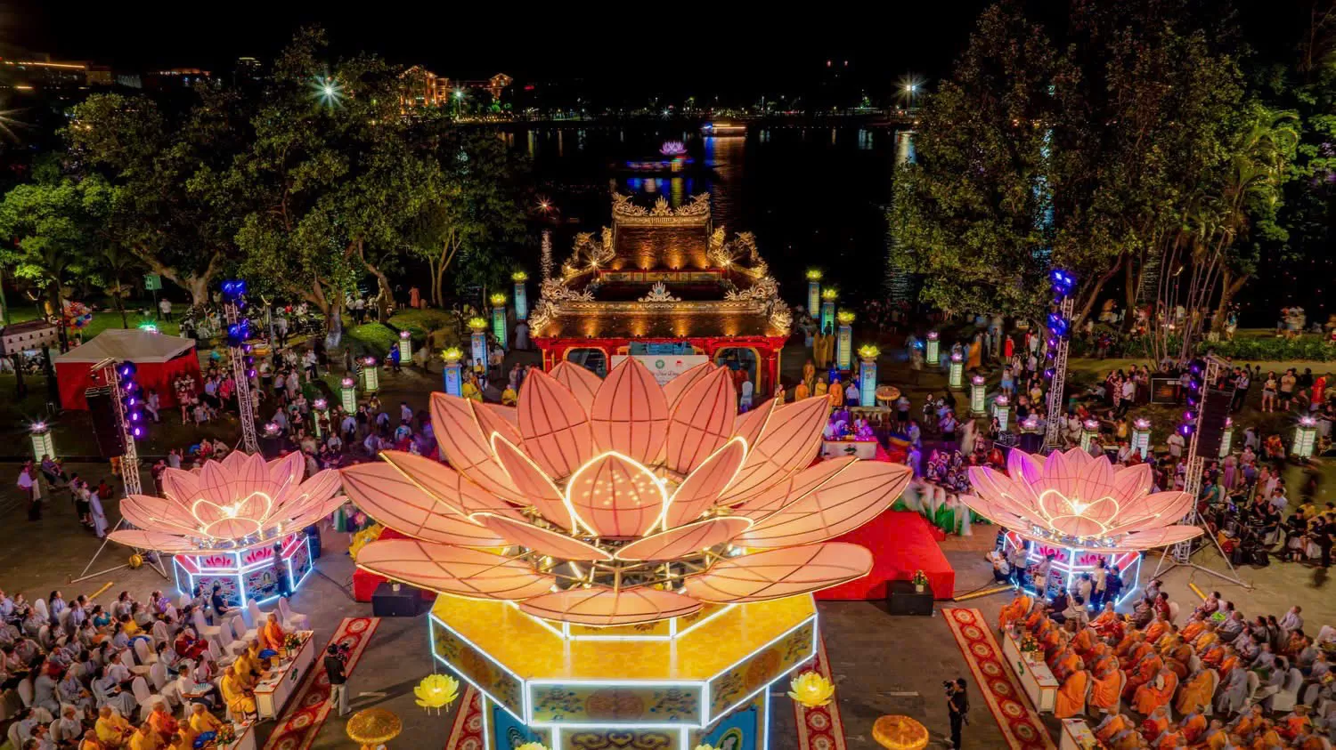 HUẾ - Trang nghiêm lễ hội Hoa đăng năm 2026 tại Nghênh Lương Đình