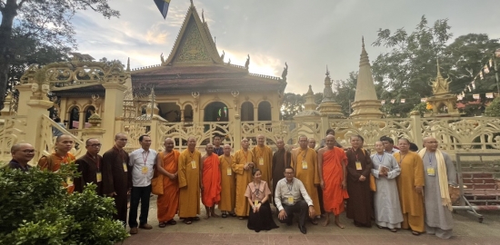 Ngày thứ tư đoàn khảo sát kiến trúc phật giáo : Các ngôi chùa ở hai tỉnh Vĩnh Long và Trà Vinh