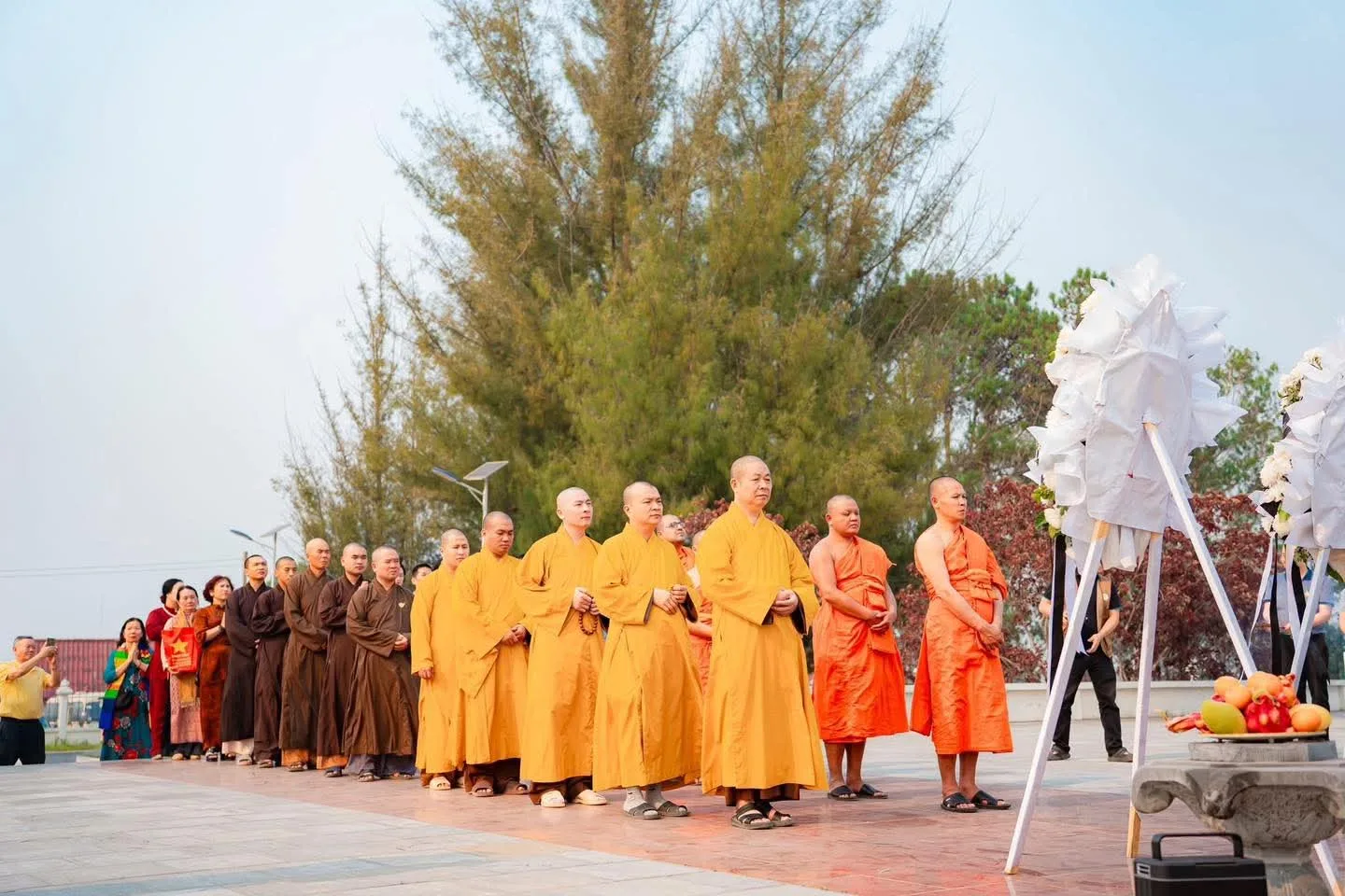 Trang nghiêm Lễ hội Đại đoàn kết tri ân tưởng niệm các Anh hùng Liệt sĩ Lào – Việt Nam tại Chùa Hữu Nghị, tỉnh Xiêng Khoảng (Lào)